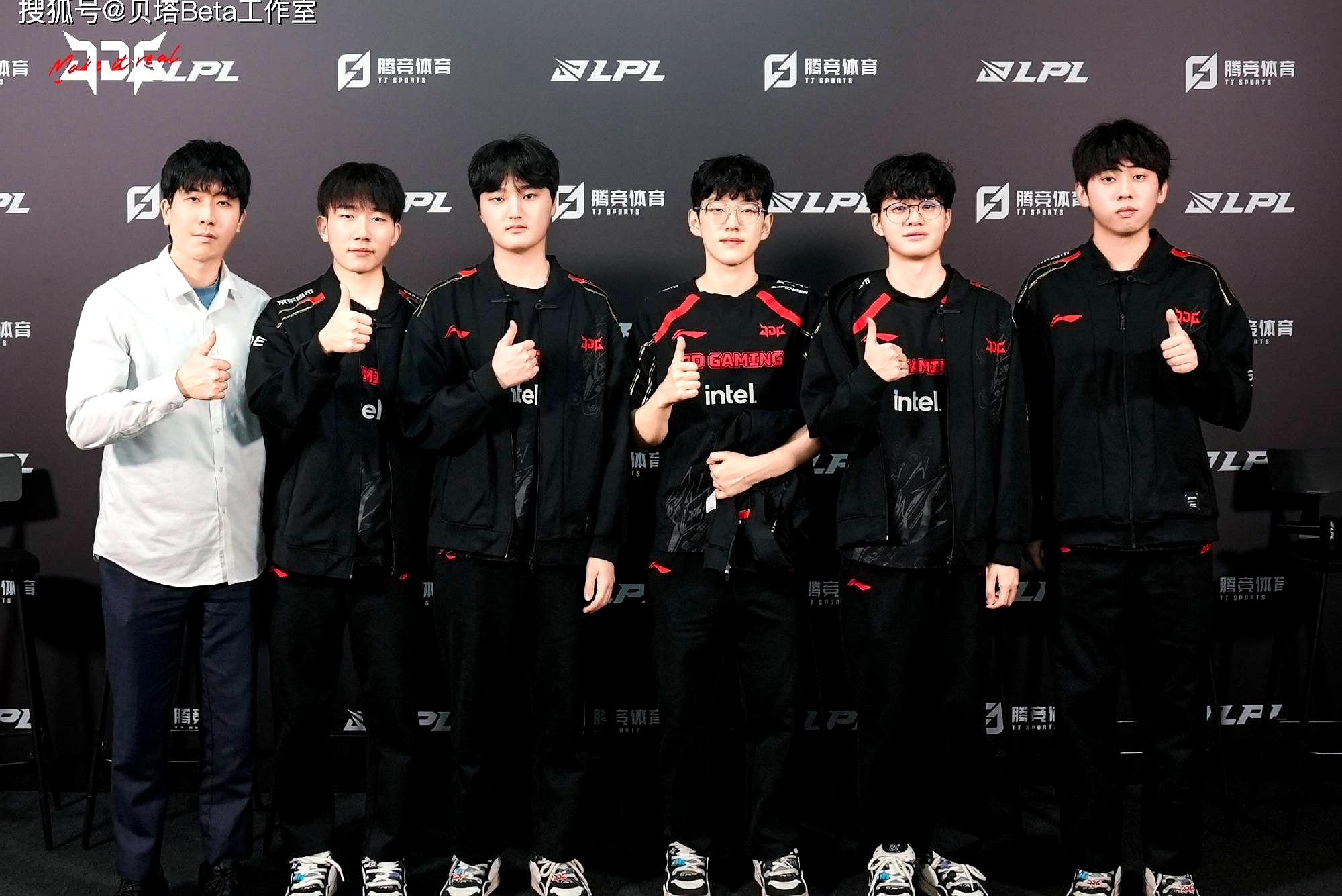 FPX横扫T1，Perkz打出惊人五杀宿敌对决全球总决赛，锁定晋级资格