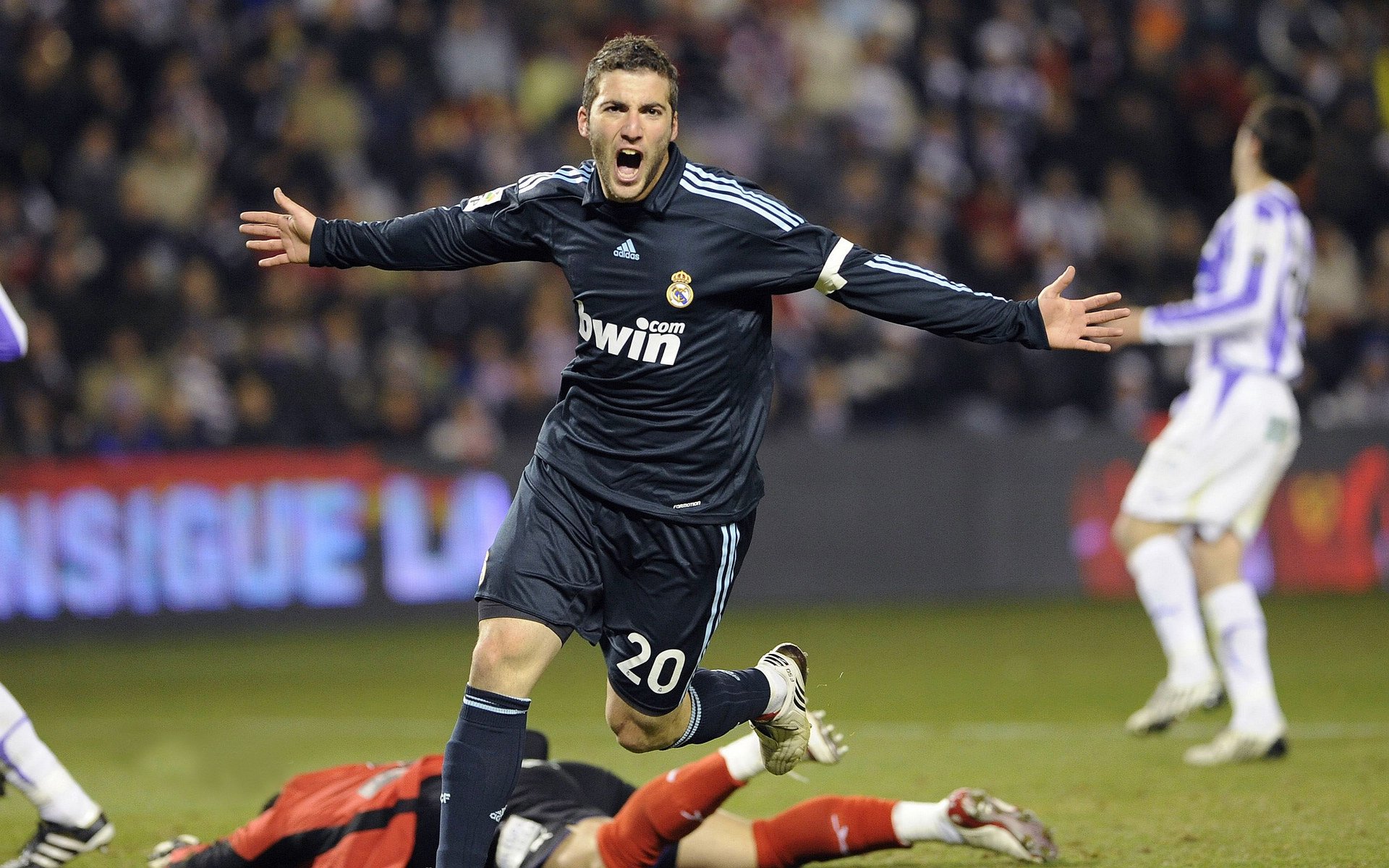 德甲争冠夜最稳的墙！孔德不掉线输出，诠释何为基石价值