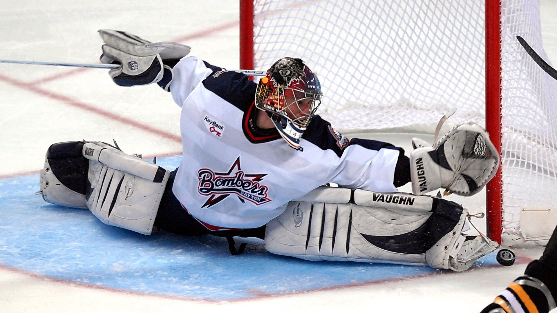 开云体育APP下载-西决生死战！拉梅洛·鲍尔狂轰38+12接管比赛，灰熊窒息防守锁死约基奇晋级在望