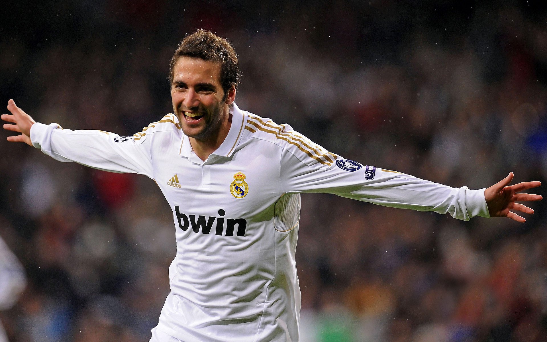 安哥拉黑马逆袭!戈麦斯惊天一射,佛罗伦萨竟成背景板