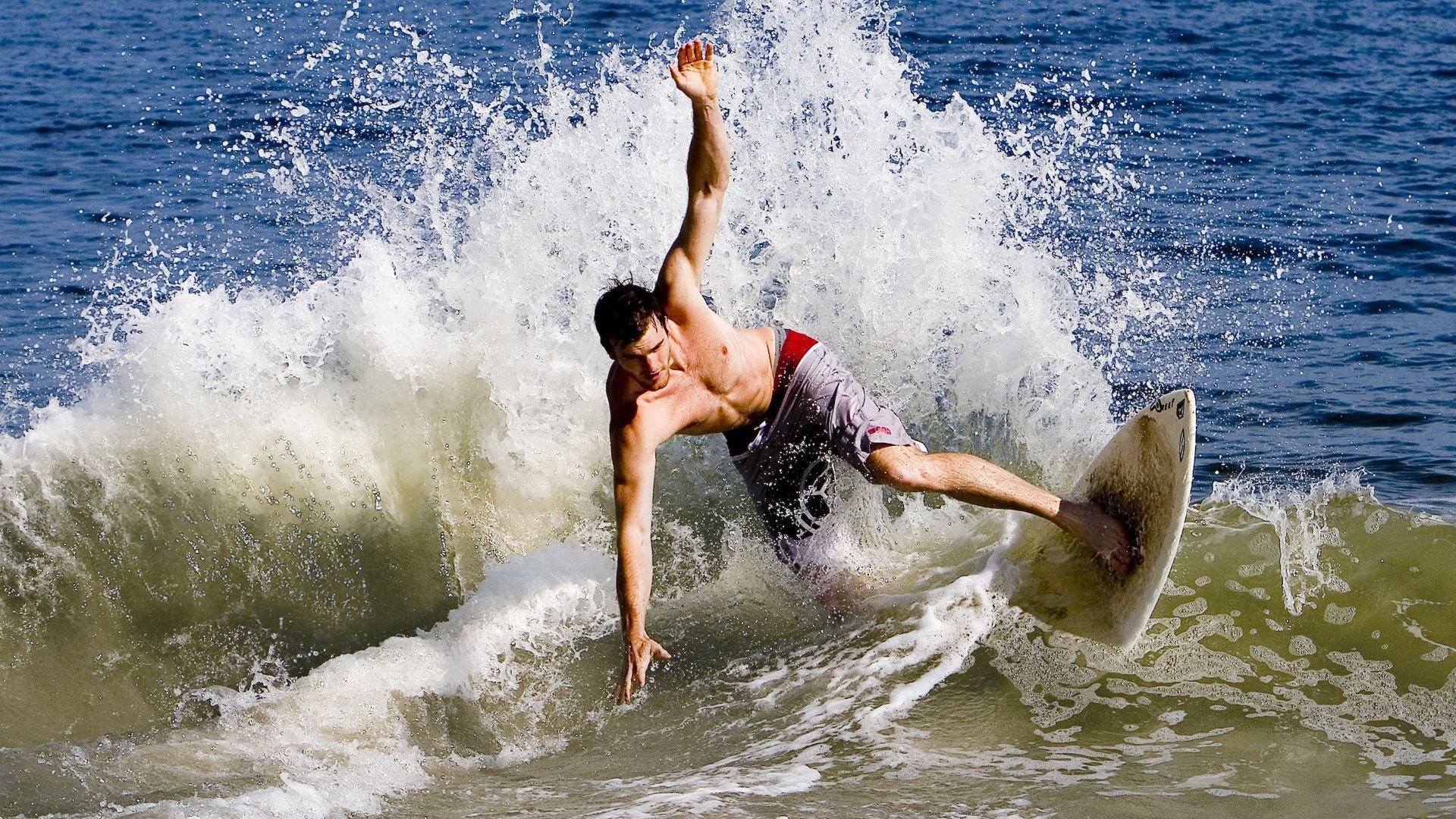 当布伦森的血管里流淌着冰碴,两颗心脏在不同赛场为勇敢者证言